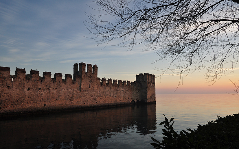 Castello di Sirmione al tramonto