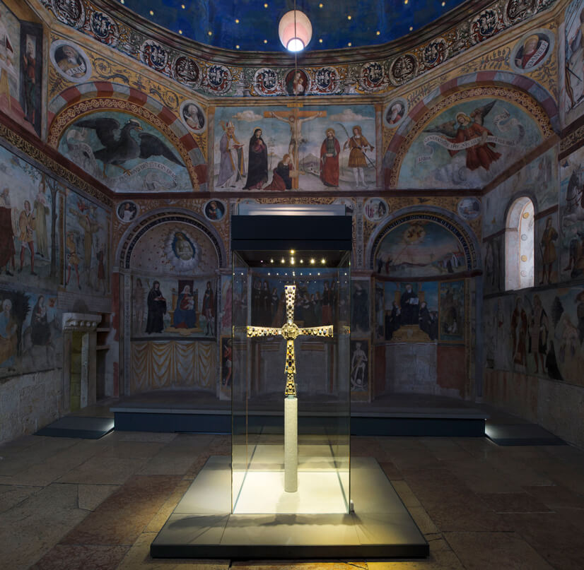 Croce di Re Desiderio in S. Maria in Solario presso il Museo di Santa Giulia di Brescia